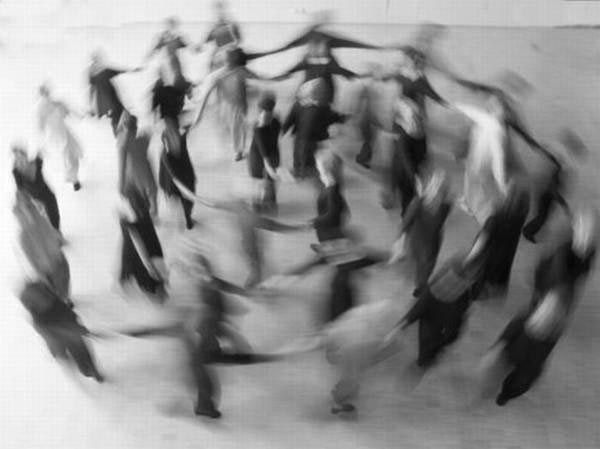 Circular Dance, Long Exposure